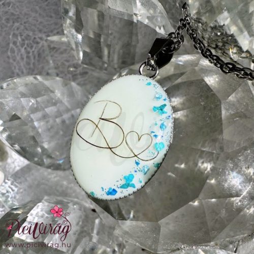 Emlékív medál hajjal