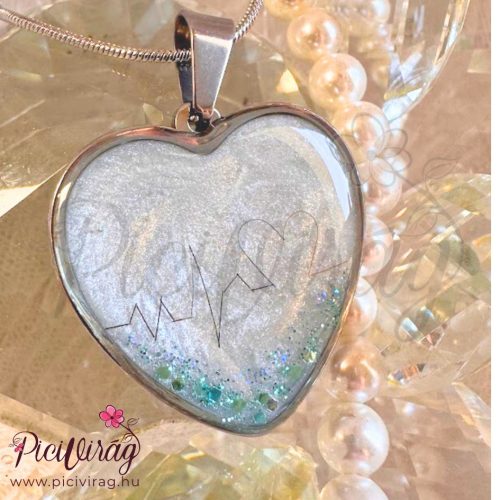 Szívdobbanás medál hajjal